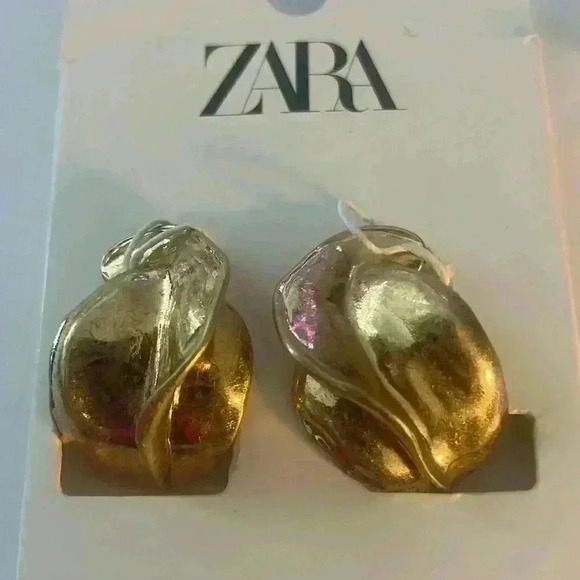 🔥🔥🔥Zara twisted Golden earrings - Picture 2 of 4